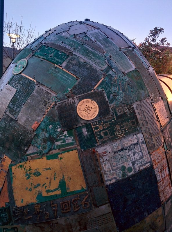 Circuitboard egg