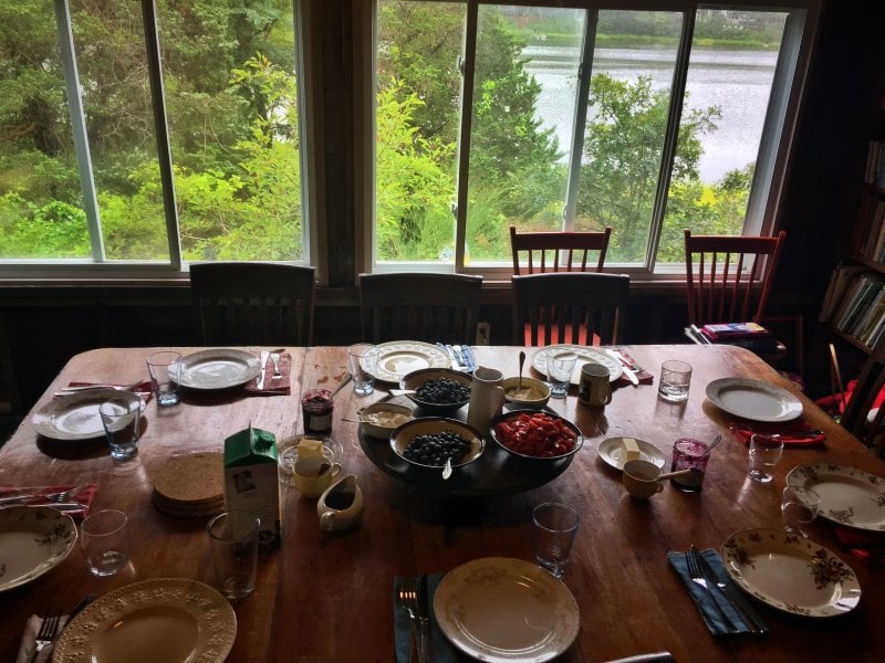 Something's going down at the breakfast table ...