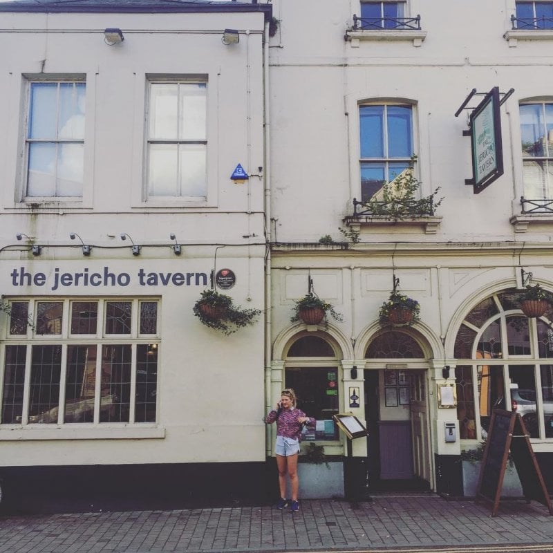 The Jericho Tavern is where Radiohead had their first gig. That same stage is where I met both @blainecook and @simonwillison for the first time, on the same night, after all speaking at Oxford Geek Night. (I had been giving a talk criticizing the semantic web.)