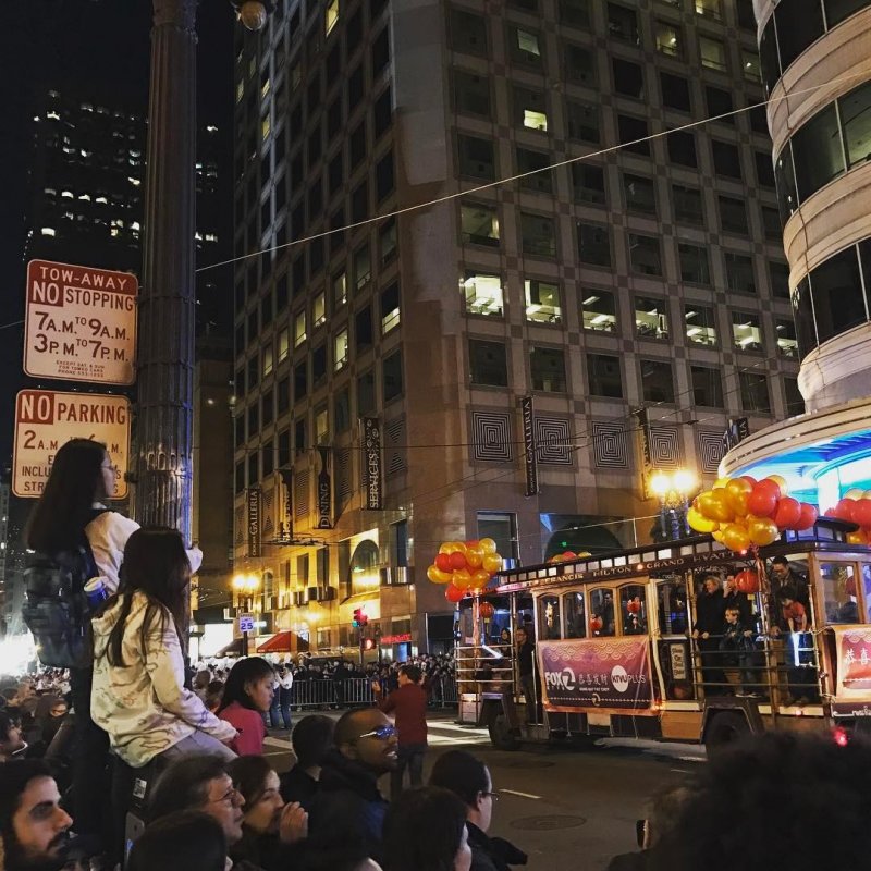 Scene from a Chinese New Year Parade. #chinesenewyear #parade #chinesenewyear2017 #yearoftherooster #sanfrancisco #trolley #sf